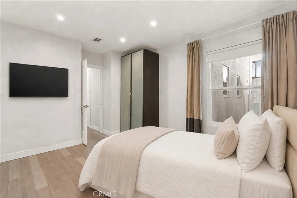 21 7th Place #510 Long Beach, CA 90802