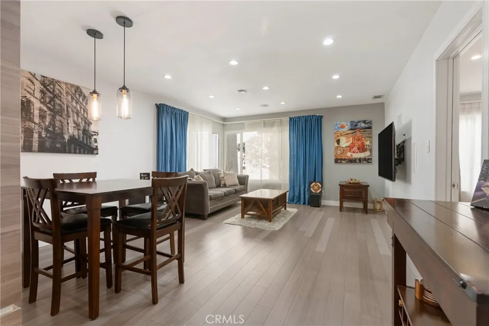 21 7th Place #510 Long Beach, CA 90802