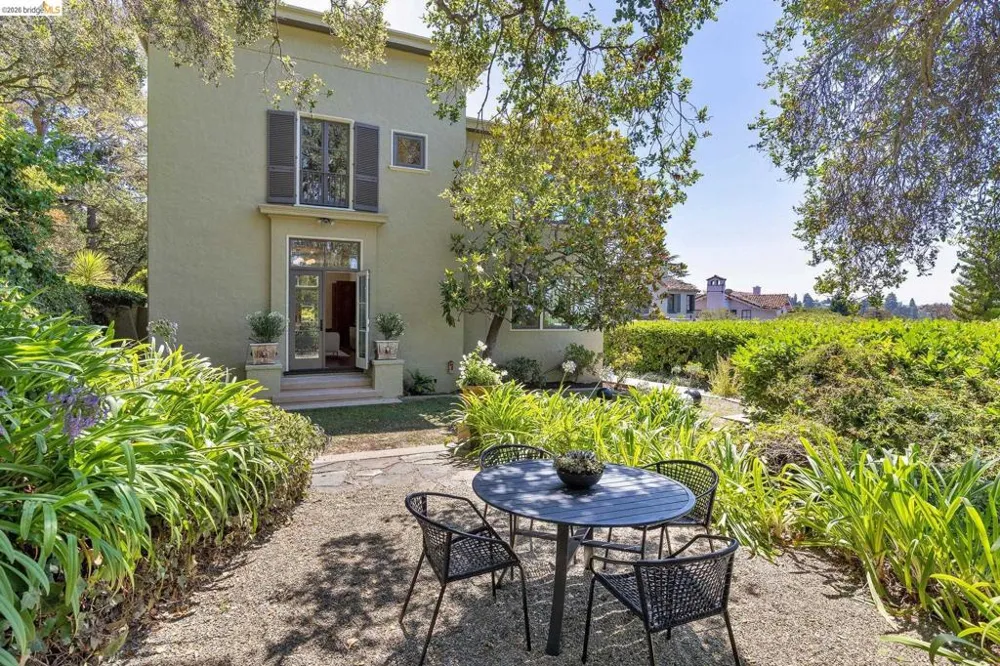 249 The Uplands Berkeley, CA 94705
