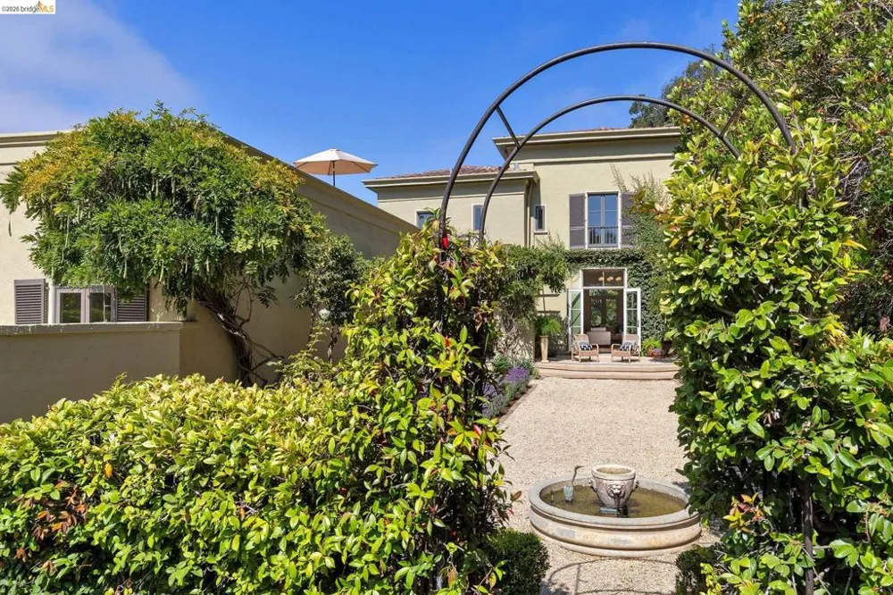 249 The Uplands Berkeley, CA 94705