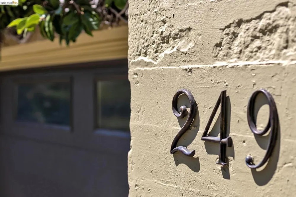 249 The Uplands Berkeley, CA 94705