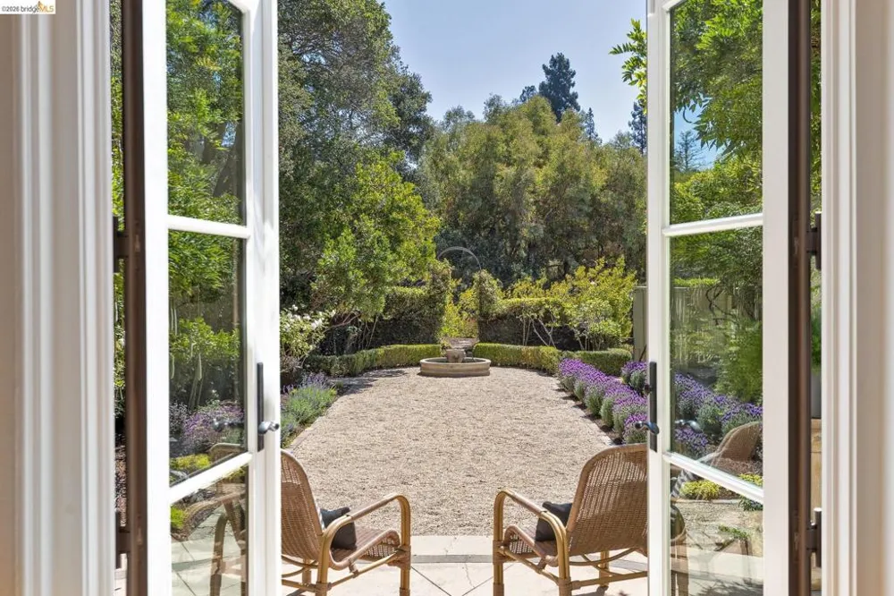 249 The Uplands Berkeley, CA 94705