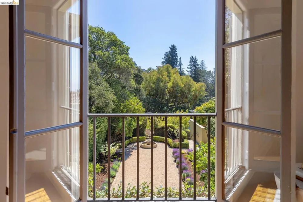 249 The Uplands Berkeley, CA 94705