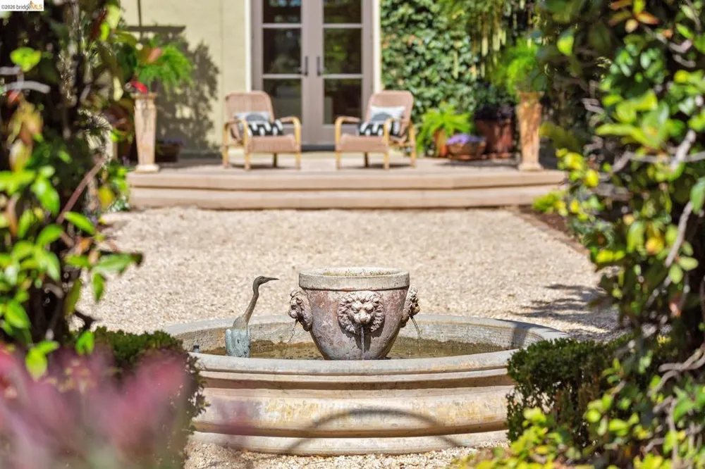 249 The Uplands Berkeley, CA 94705