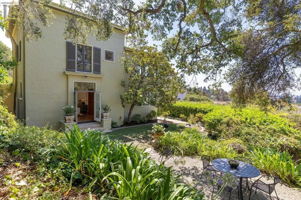 249 The Uplands Berkeley, CA 94705