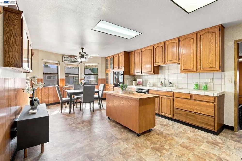 868 Videll St San Lorenzo, CA 94580