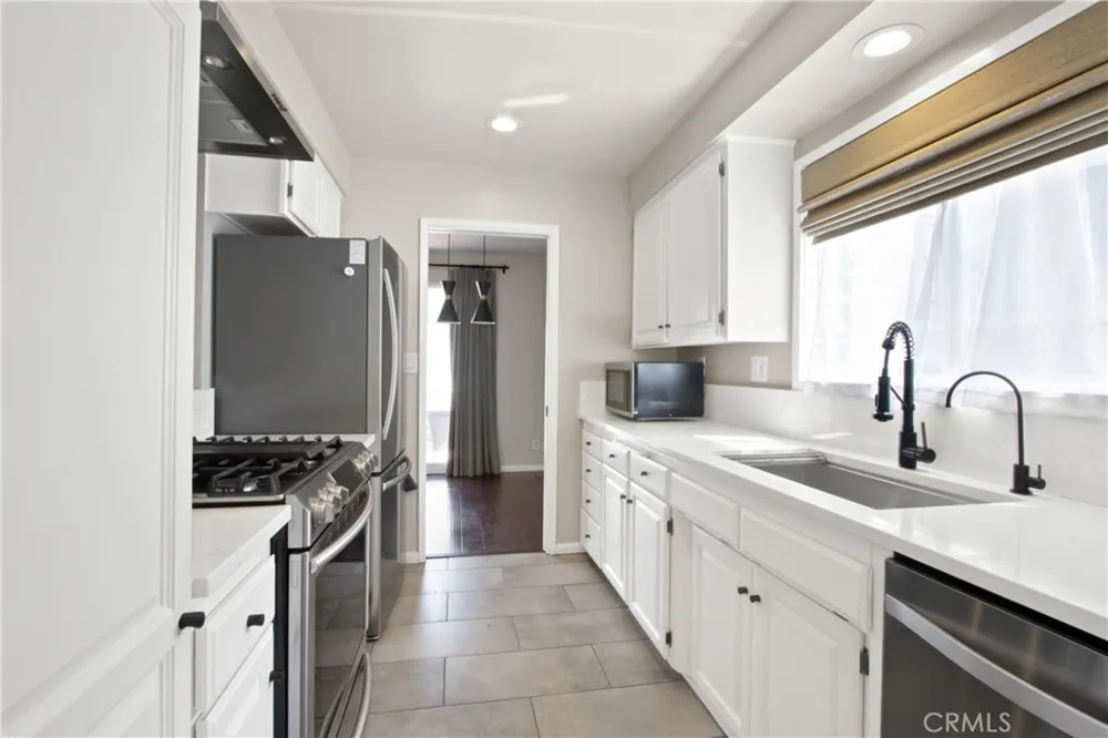 1741 Tustin Avenue #16 D Costa Mesa, CA 92627