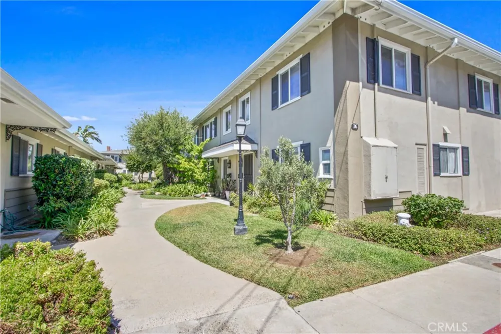 1741 Tustin Avenue #16 D Costa Mesa, CA 92627