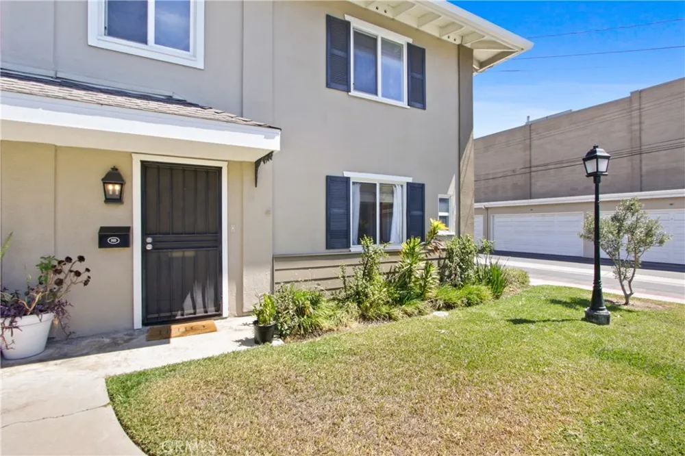 1741 Tustin Avenue #16 D Costa Mesa, CA 92627