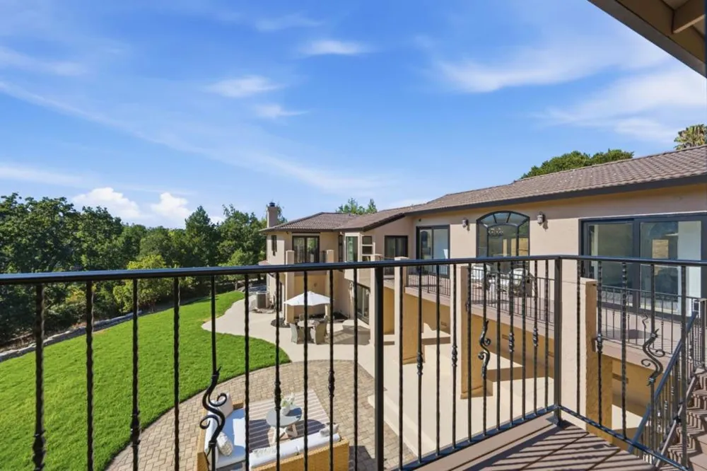 28505 Matadero Creek Lane Los Altos Hills, CA 94022