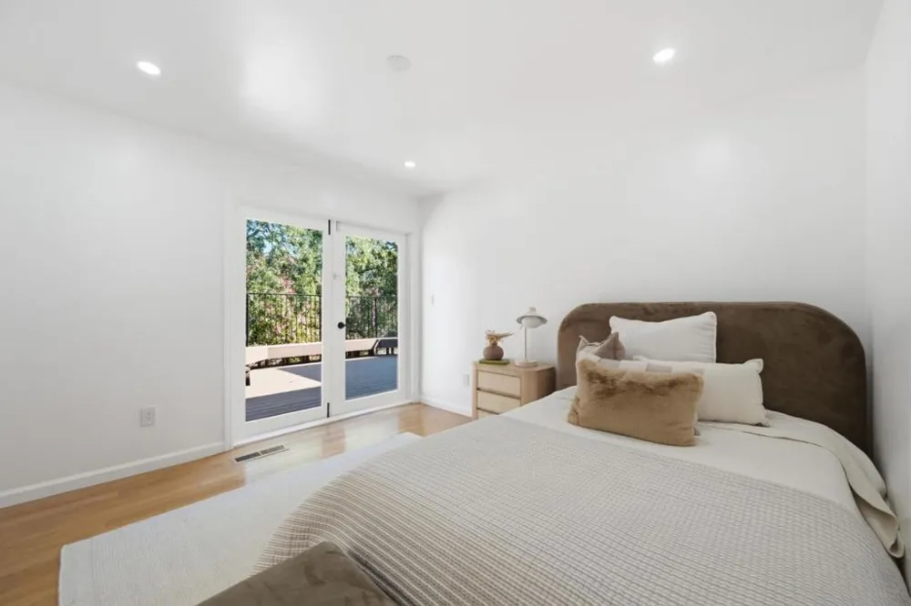 28505 Matadero Creek Lane Los Altos Hills, CA 94022
