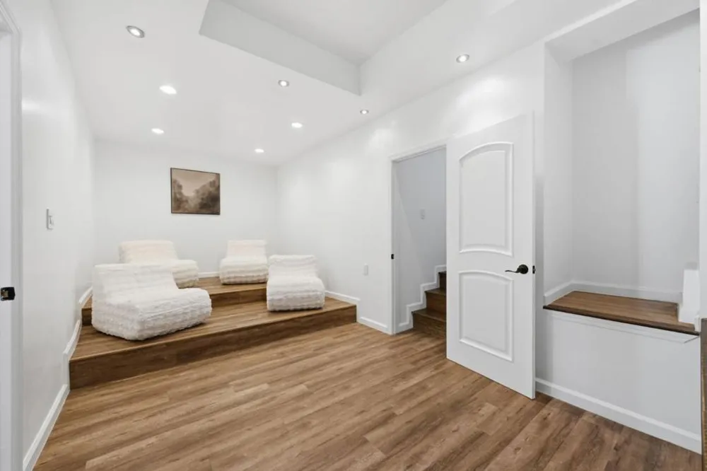 28505 Matadero Creek Lane Los Altos Hills, CA 94022