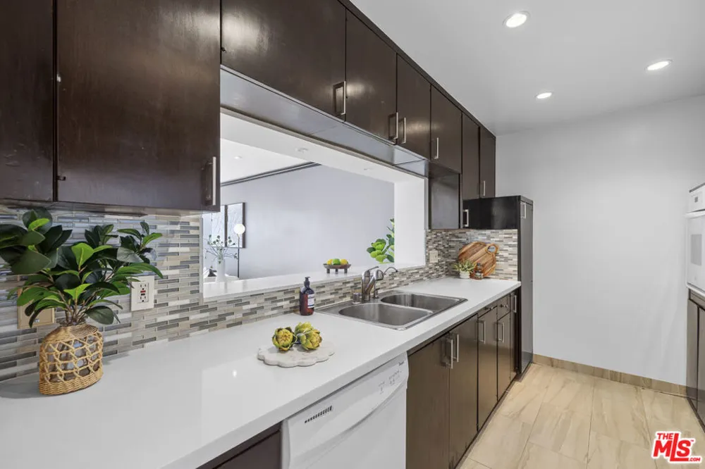 10701 Wilshire Boulevard #2202 Los Angeles, CA 90024