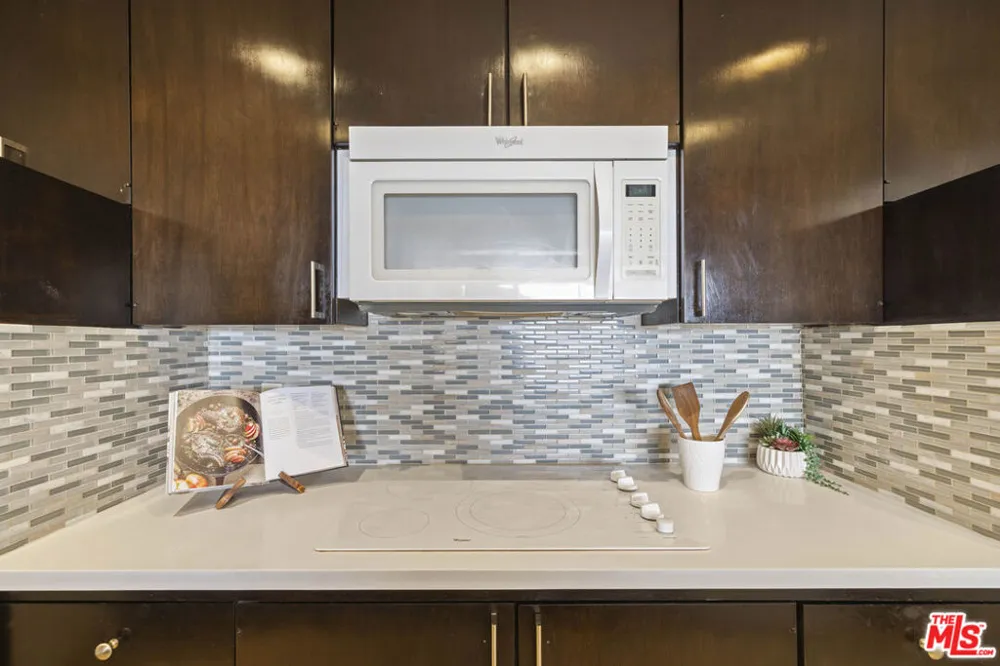 10701 Wilshire Boulevard #2202 Los Angeles, CA 90024