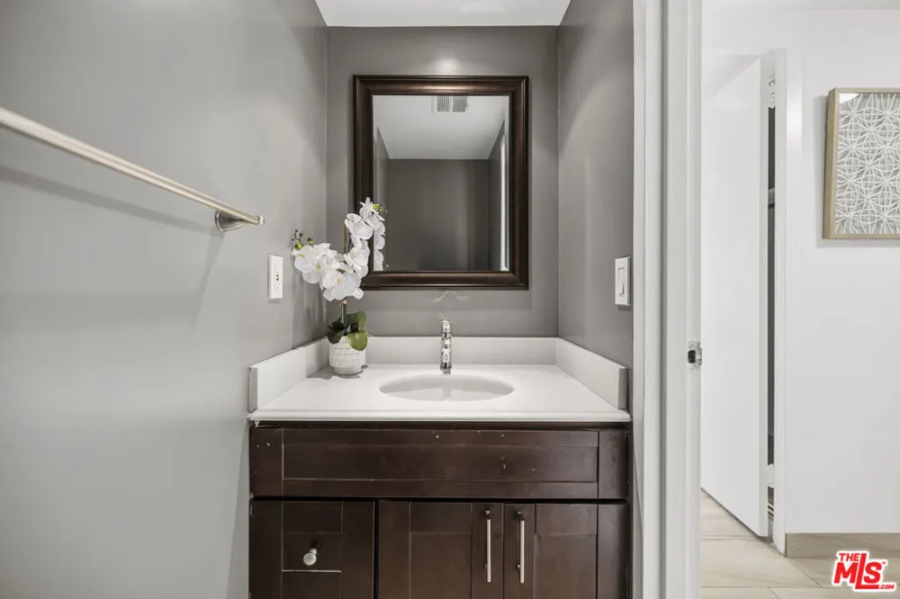 10701 Wilshire Boulevard #2202 Los Angeles, CA 90024