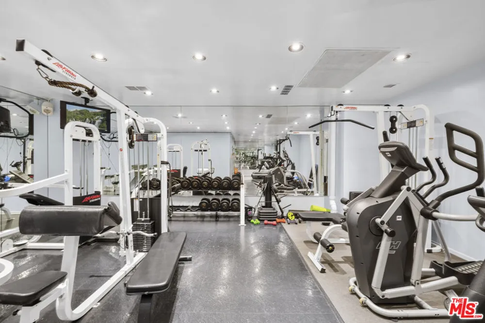 10701 Wilshire Boulevard #2202 Los Angeles, CA 90024