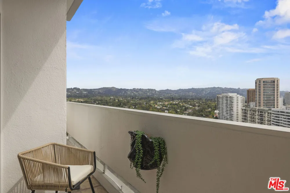 10701 Wilshire Boulevard #2202 Los Angeles, CA 90024