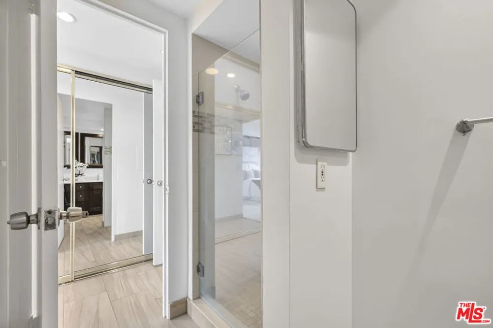 10701 Wilshire Boulevard #2202 Los Angeles, CA 90024