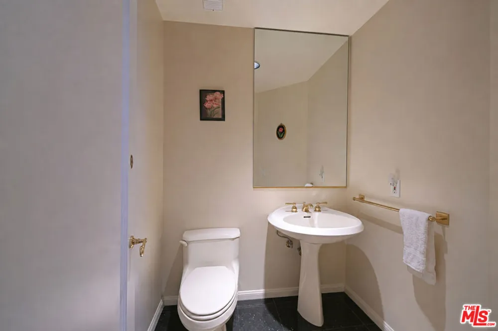 10550 Wilshire Boulevard #1001 Los Angeles, CA 90024