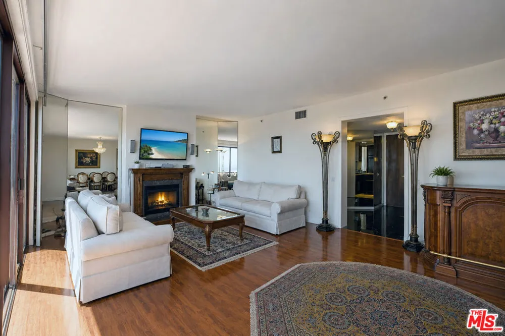 10550 Wilshire Boulevard #1001 Los Angeles, CA 90024