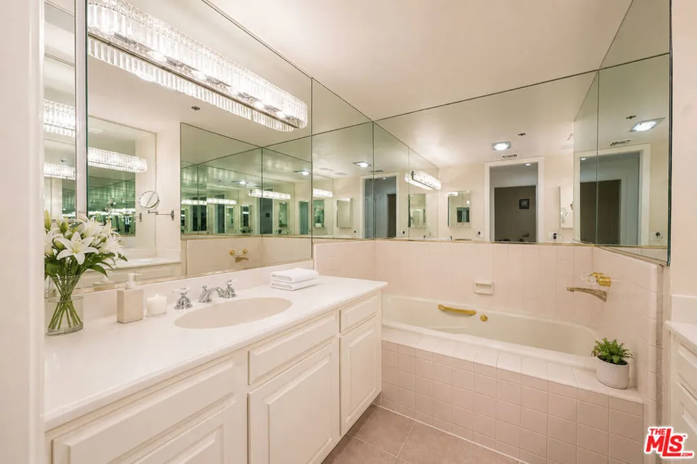 10550 Wilshire Boulevard #1001 Los Angeles, CA 90024