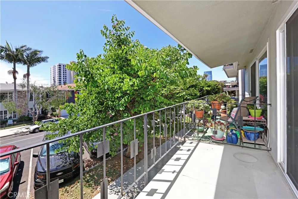 1405 E 1st #10 Long Beach, CA 90802