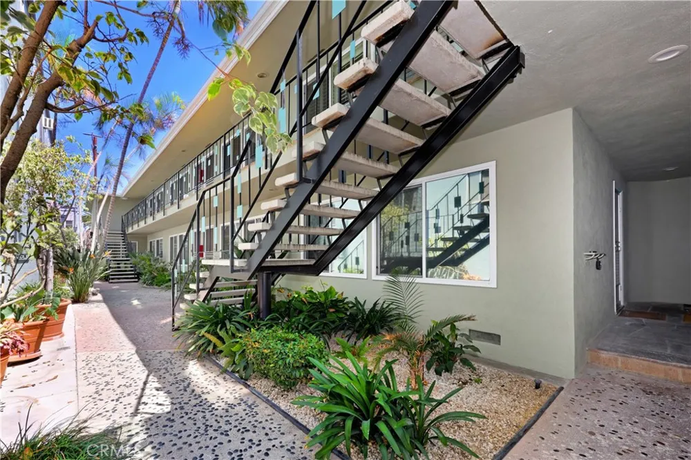 1405 E 1st #10 Long Beach, CA 90802