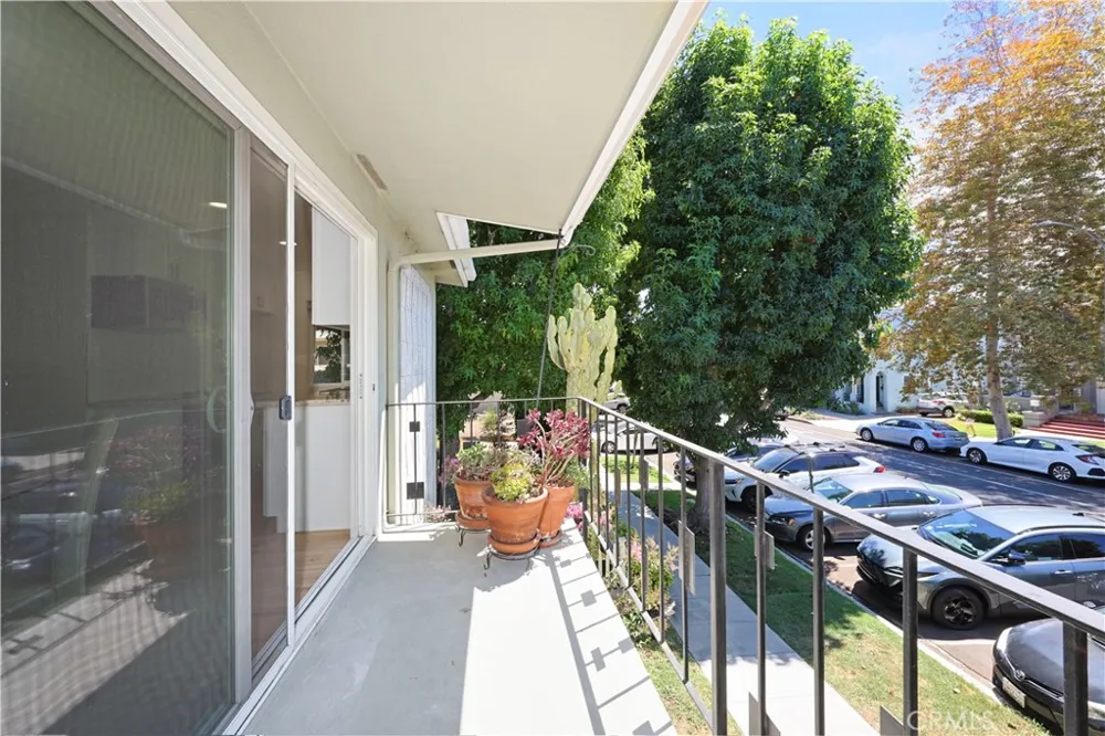 1405 E 1st #10 Long Beach, CA 90802