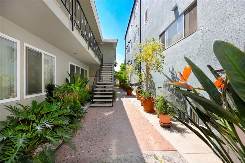 1405 E 1st #10 Long Beach, CA 90802
