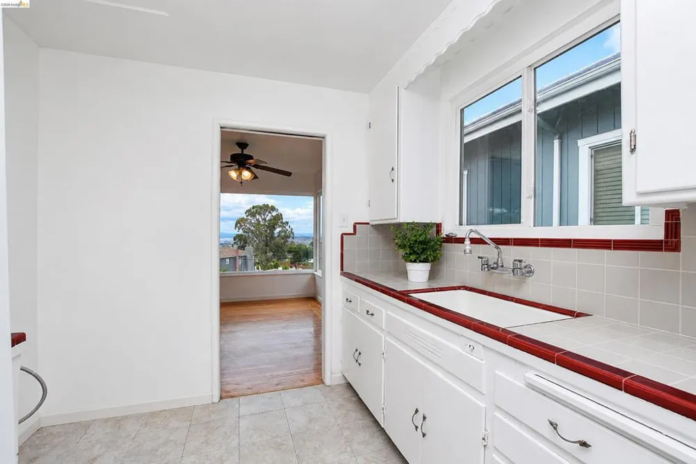 6556 Claremont Ave Richmond, CA 94805
