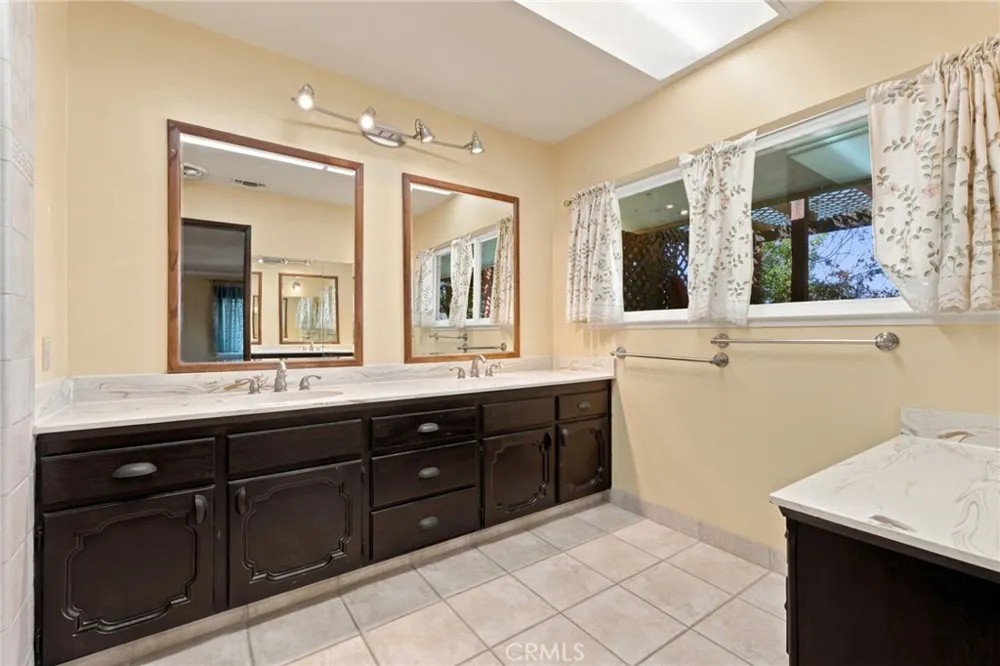 6388 E Appaloosa Clovis, CA 93619