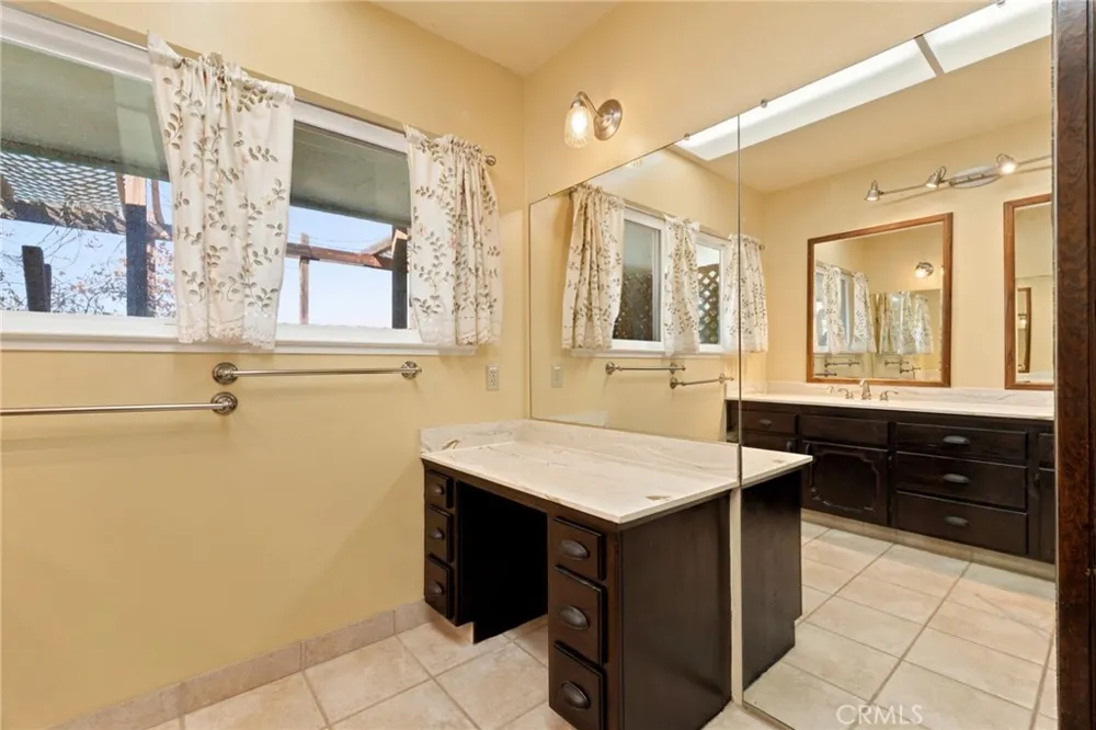 6388 E Appaloosa Clovis, CA 93619