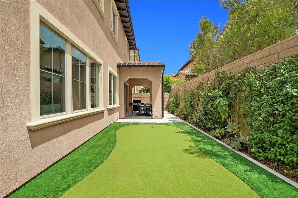 212 Sutters Mill Irvine, CA 92602