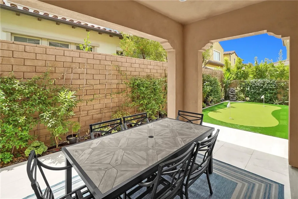 212 Sutters Mill Irvine, CA 92602