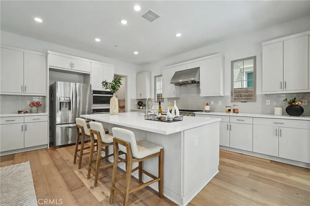 212 Sutters Mill Irvine, CA 92602