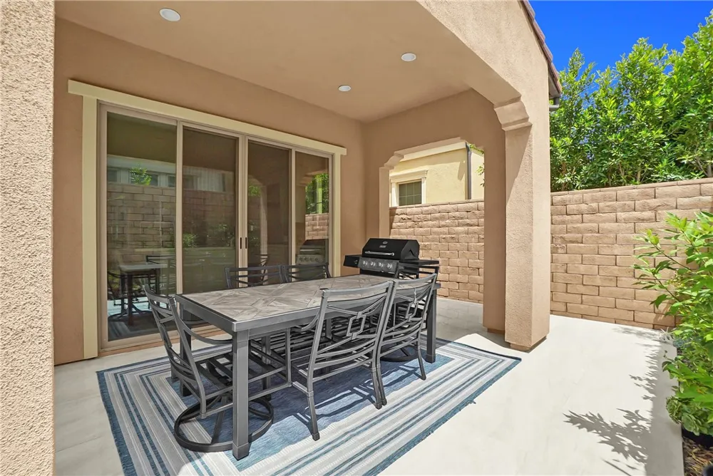 212 Sutters Mill Irvine, CA 92602