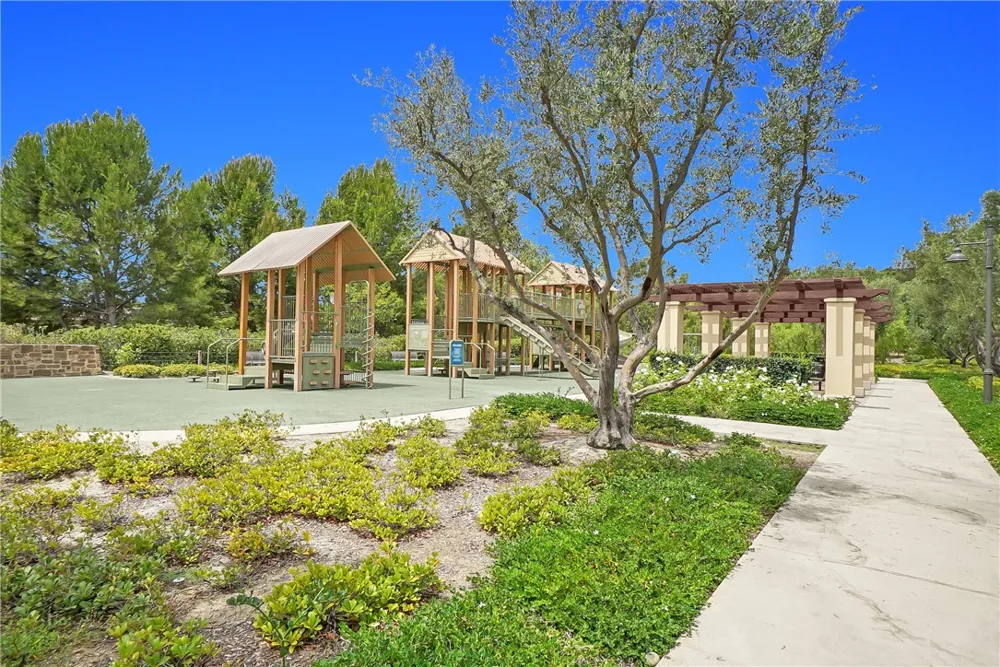 212 Sutters Mill Irvine, CA 92602