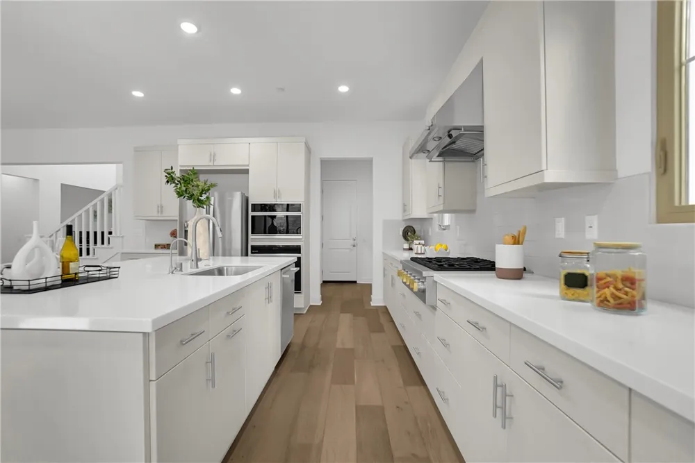 212 Sutters Mill Irvine, CA 92602