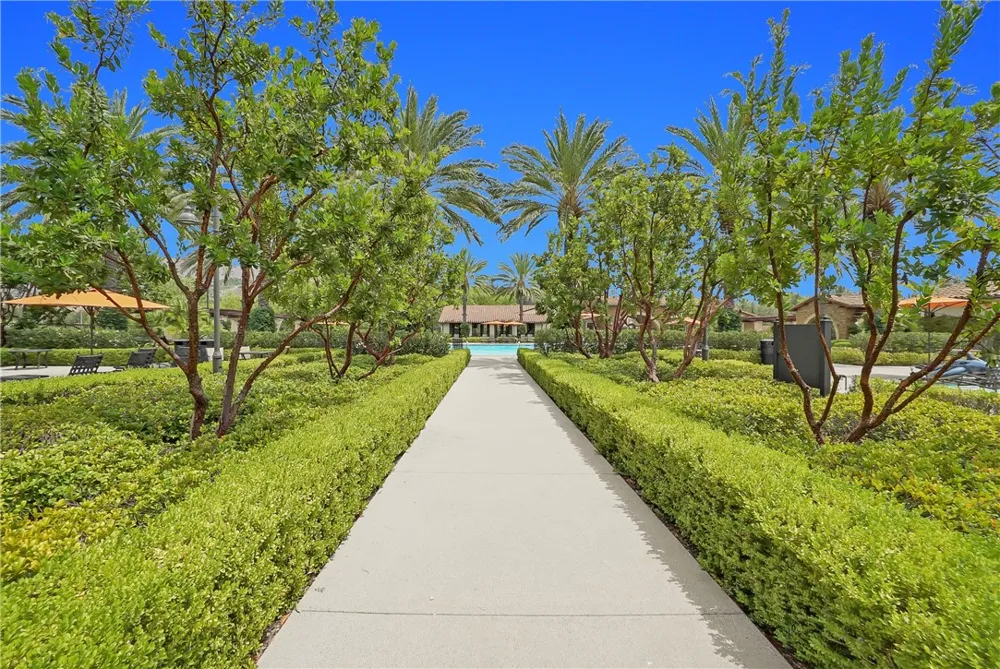 212 Sutters Mill Irvine, CA 92602