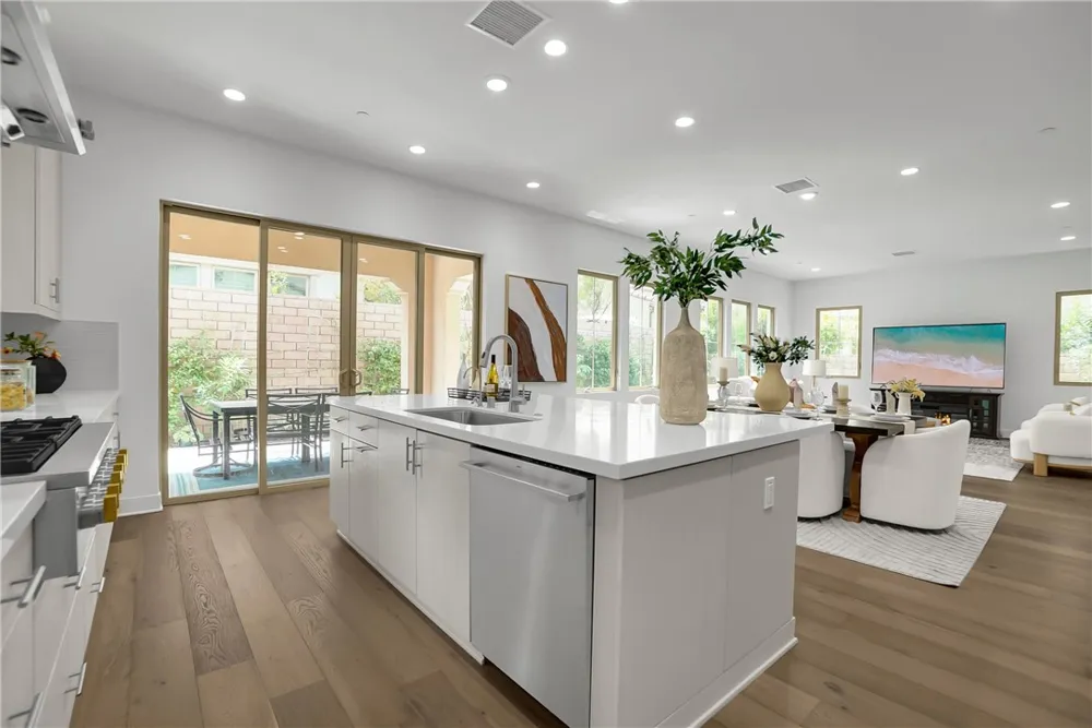 212 Sutters Mill Irvine, CA 92602