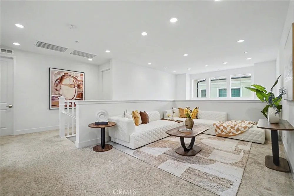 212 Sutters Mill Irvine, CA 92602