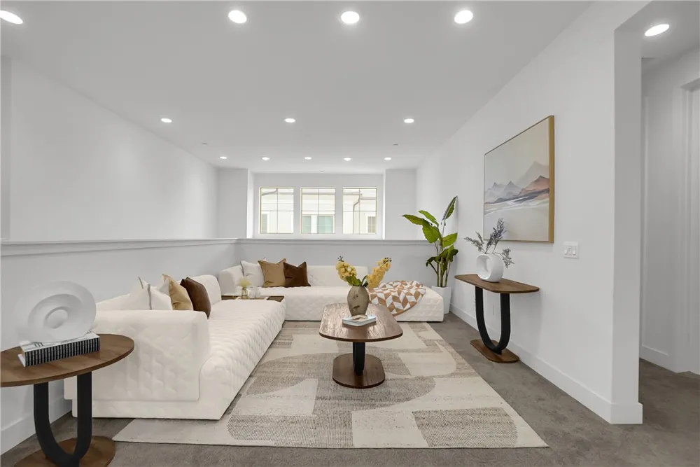 212 Sutters Mill Irvine, CA 92602