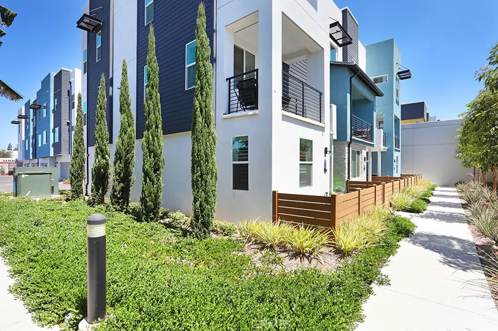 854 S Harbor Blvd Santa Ana, CA 92704