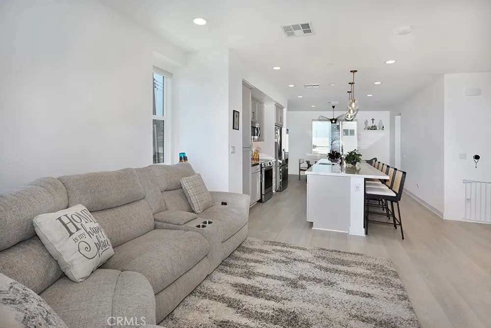 854 S Harbor Blvd Santa Ana, CA 92704