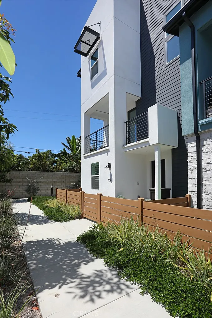 854 S Harbor Blvd Santa Ana, CA 92704