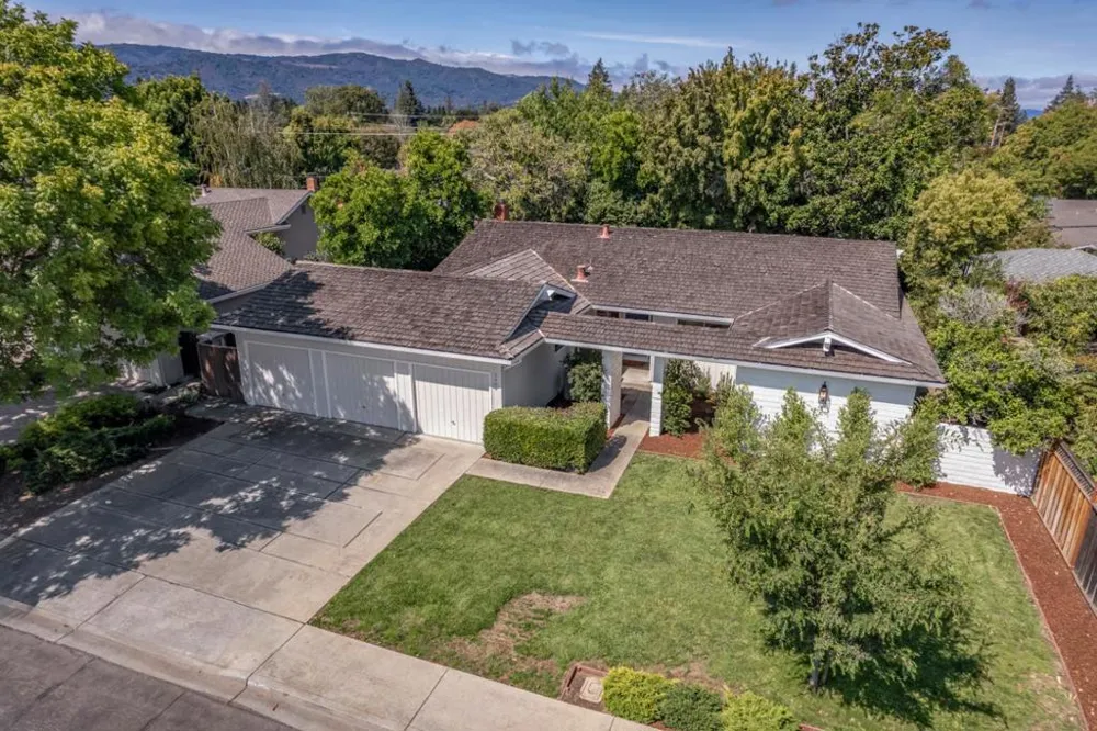 3404 Ridgemont Drive Mountain View, CA 94040