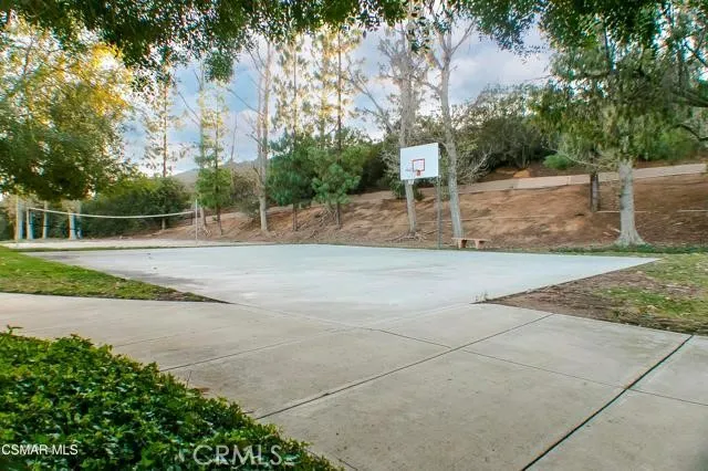 5805 Oak Bend Lane #407 Oak Park, CA 91377
