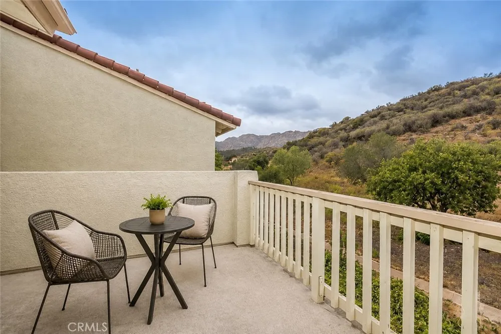 5805 Oak Bend Lane #407 Oak Park, CA 91377