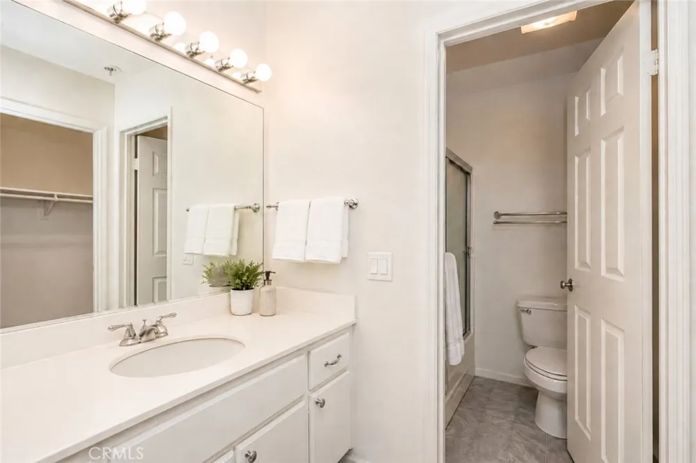 5805 Oak Bend Lane #407 Oak Park, CA 91377