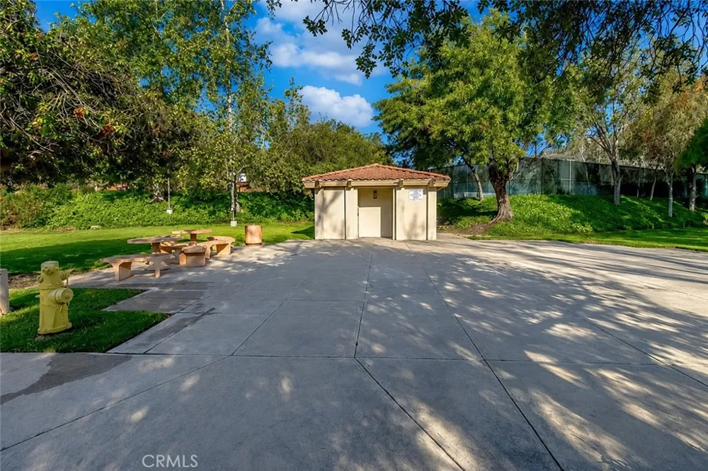 5805 Oak Bend Lane #407 Oak Park, CA 91377